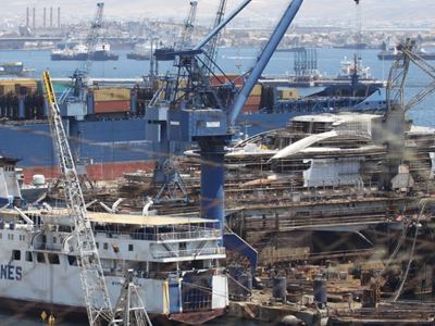 «Ζωντανεύει» το Σουέζ τα ναυπηγεία